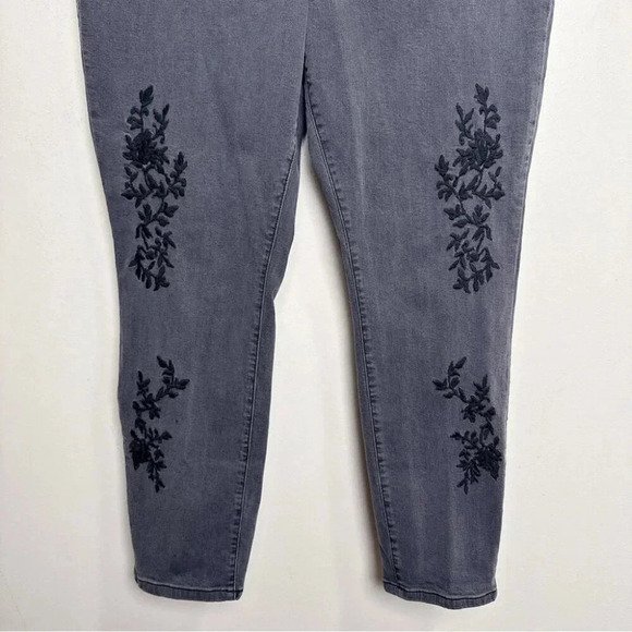 Torrid Womens 18R Premium Boyfriend Jeans Embroidered  Black Wash - Picture 7 of 15